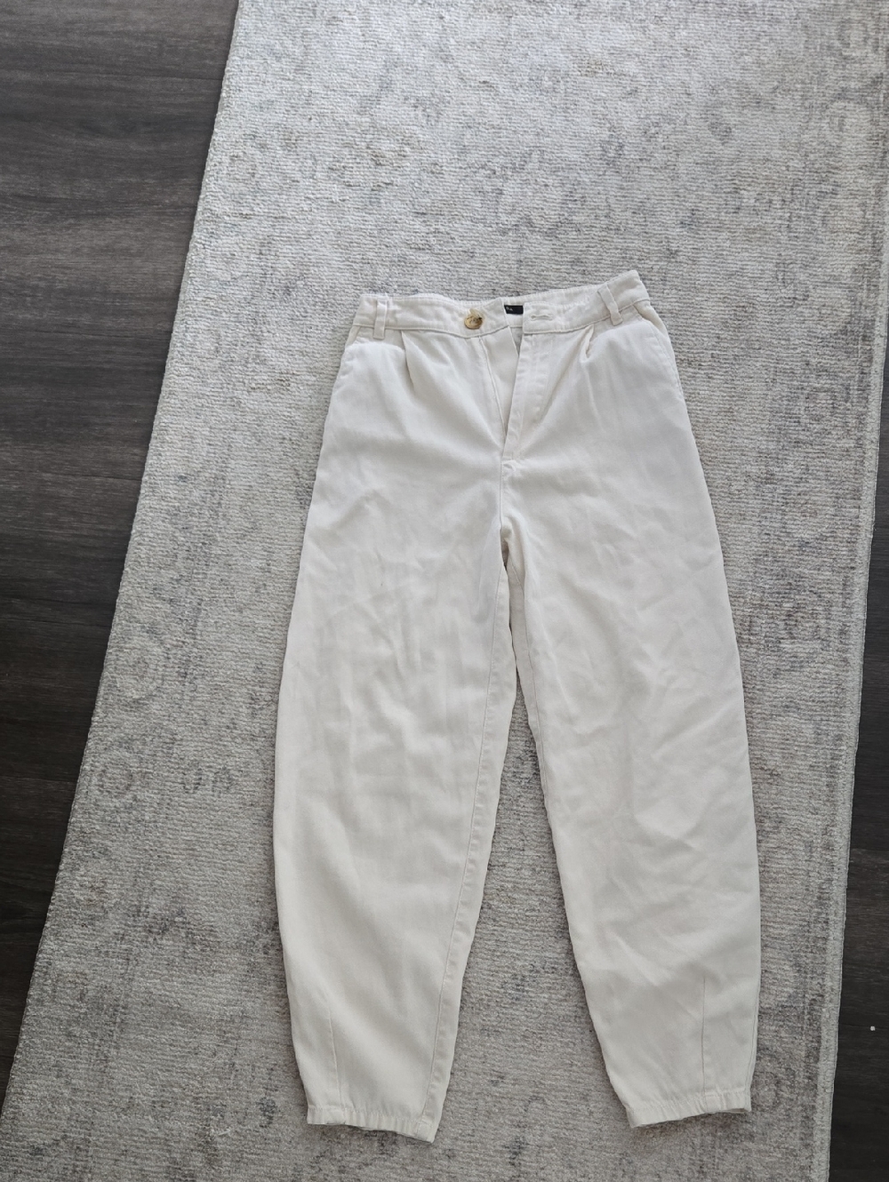 Massimo Dutti Pleated Pants Beige Cream  Size 2 Like New